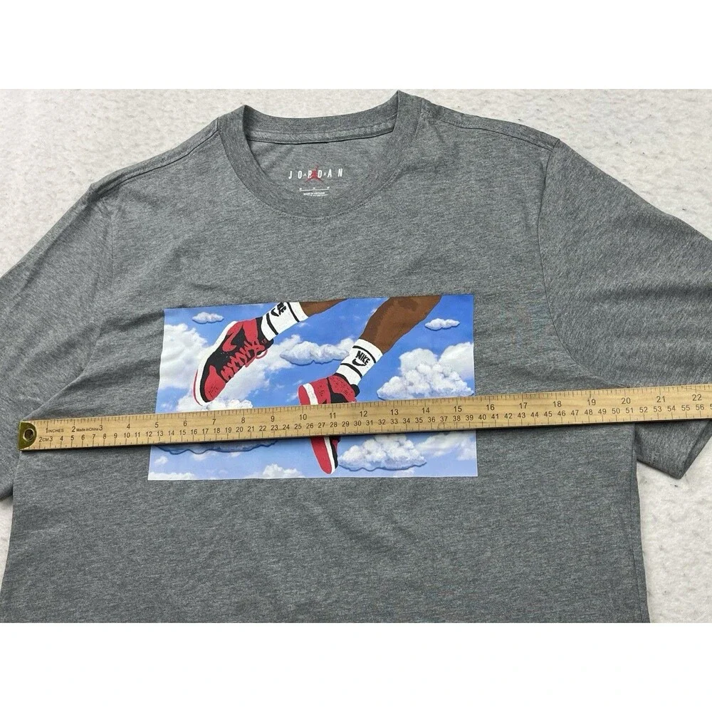 Jordan Flight Essentials Men’s Size Medium Heather Gray Graphic T-Shirt